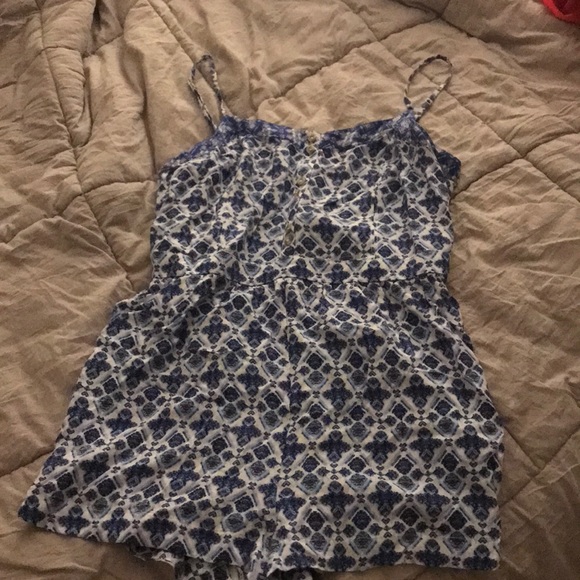 Blue/white romper - Picture 1 of 5